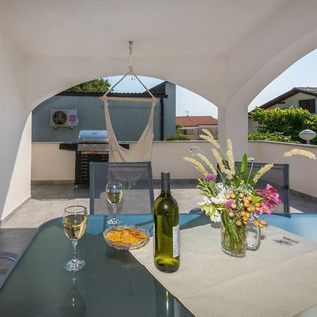 Ferienwohnung Family Patio Vir Exterior foto