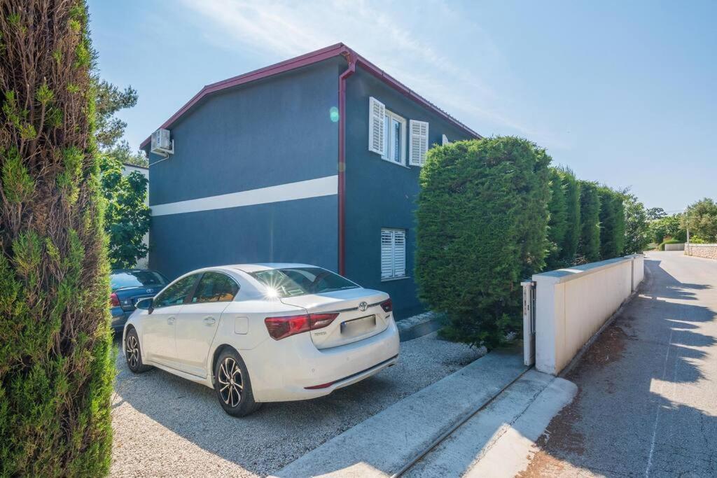 Ferienwohnung Family Patio Vir Exterior foto