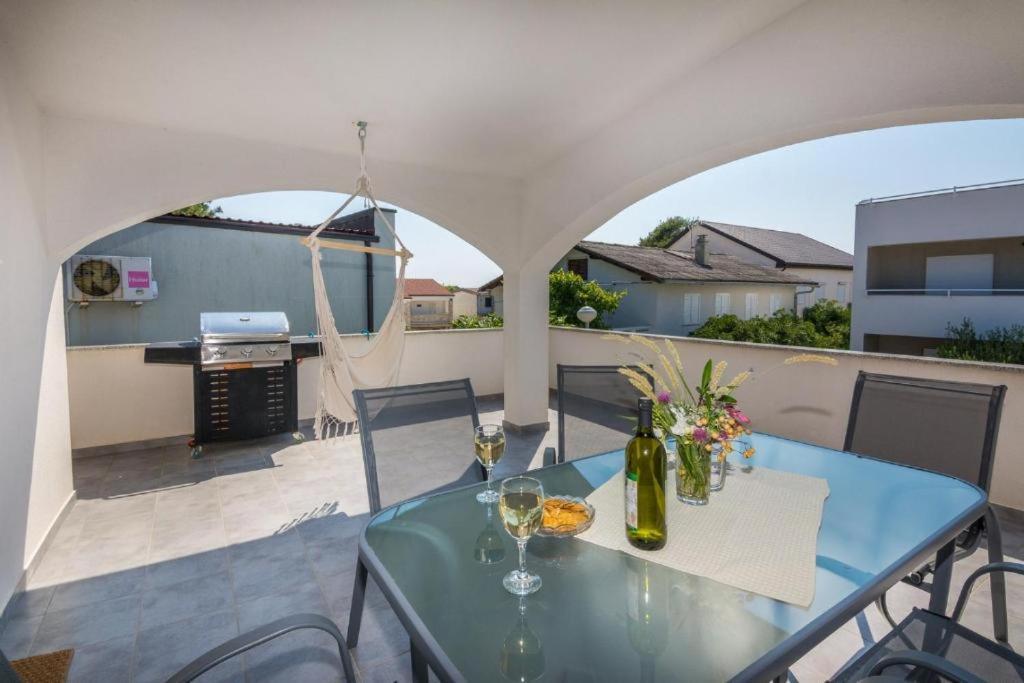 Ferienwohnung Family Patio Vir Exterior foto